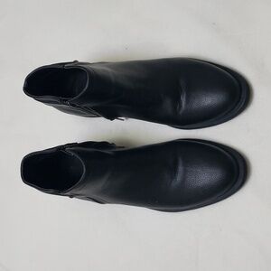EUC Flat Black Boot 10